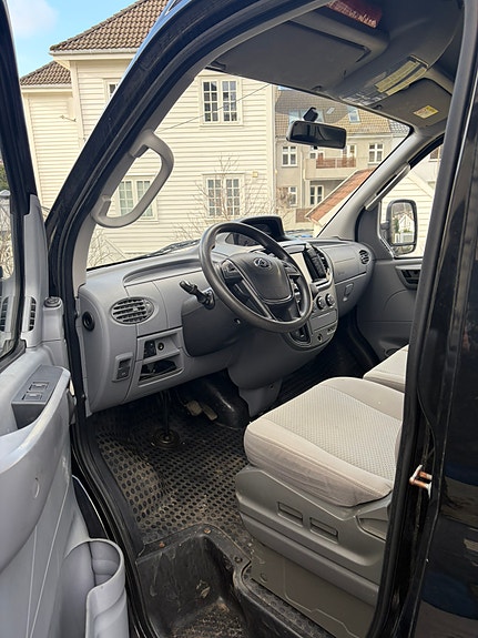 Maxus ev80 8 of 21