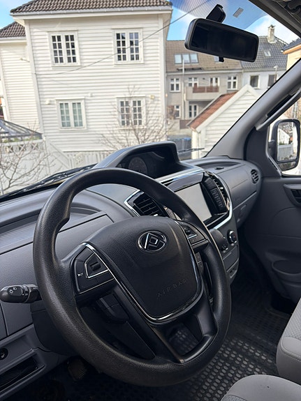 Maxus ev80 7 of 21
