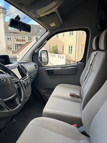 Maxus ev80 6 of 21