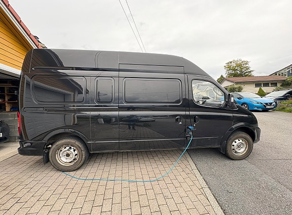 Maxus ev80 3 of 21