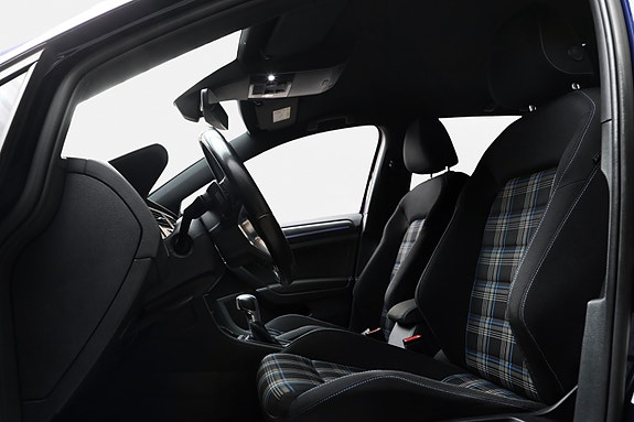 Volkswagen Golf VII 9 of 22