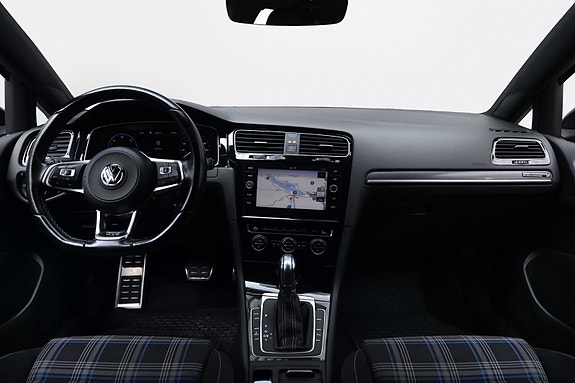 Volkswagen Golf VII 12 of 22