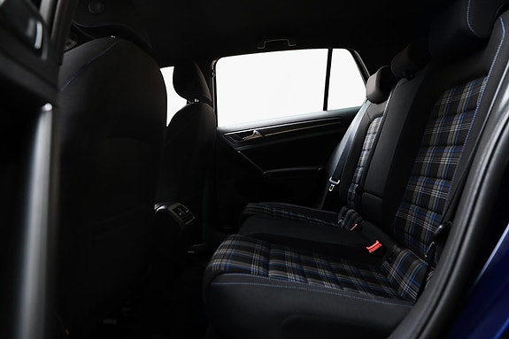 Volkswagen Golf VII 10 of 22