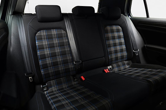 Volkswagen Golf VII 11 of 22