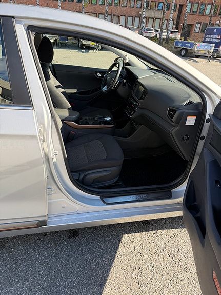 Hyundai IONIQ 17 of 20