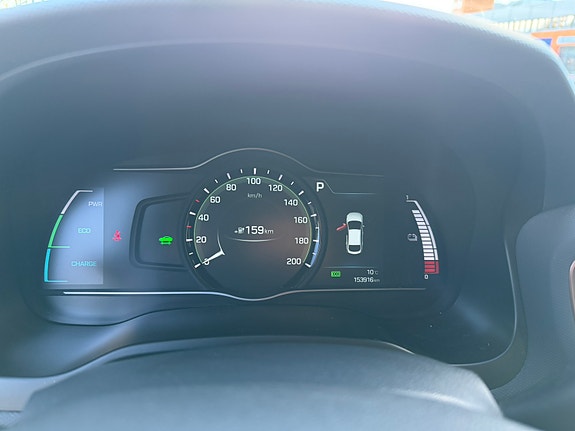 Hyundai IONIQ 11 of 20