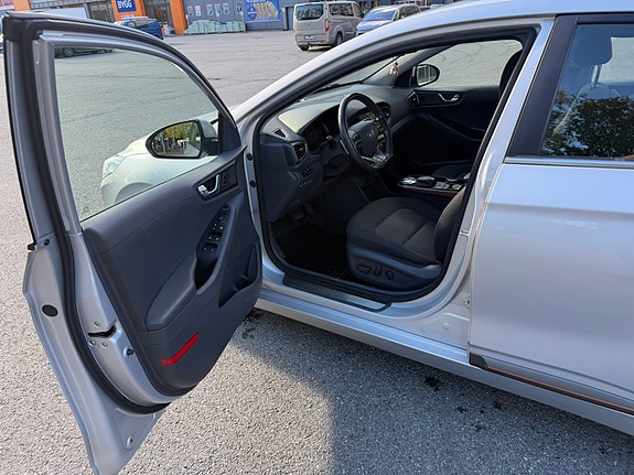 Hyundai IONIQ 10 of 20