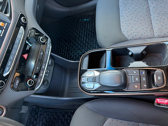 Hyundai IONIQ 12 of 20