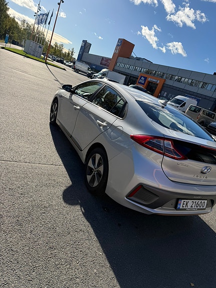 Hyundai IONIQ 8 of 20