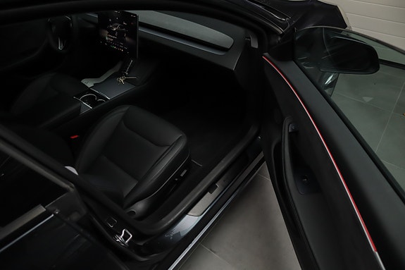 Tesla Model 3 20 of 30