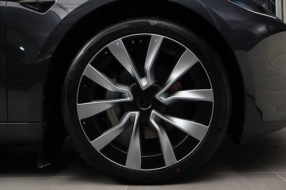 Tesla Model 3 19 of 30
