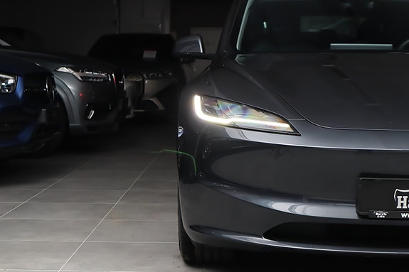 Tesla Model 3 4 of 30