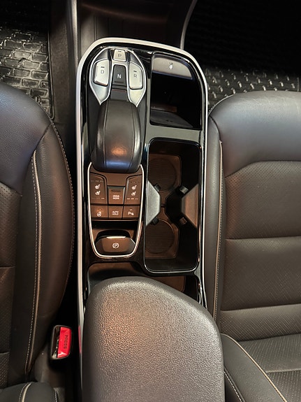 Hyundai IONIQ 17 of 23