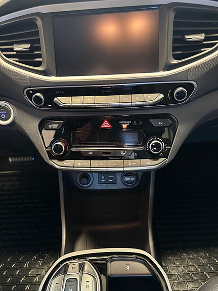 Hyundai IONIQ 16 of 23