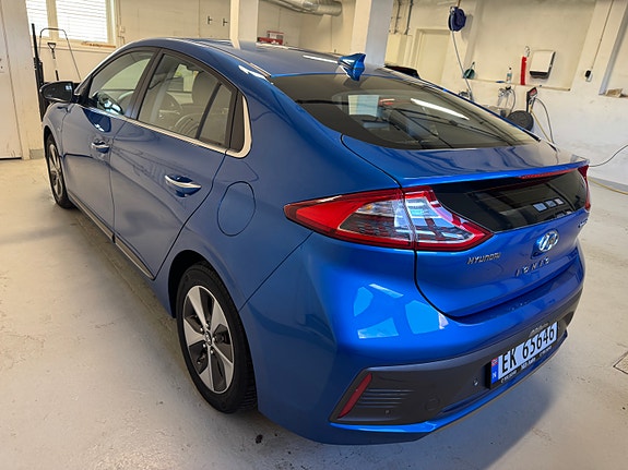 Hyundai IONIQ 10 of 23