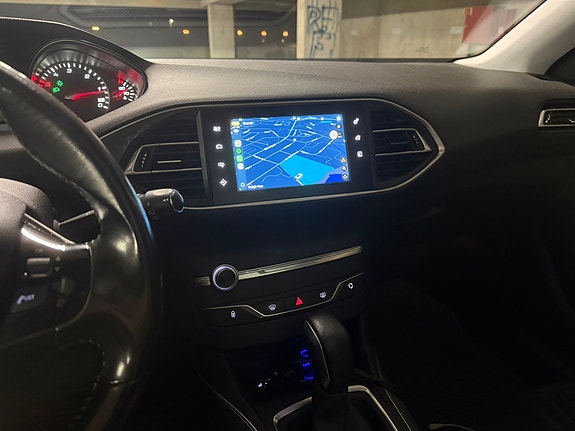 Peugeot 308 SW 10 of 18