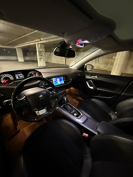 Peugeot 308 SW 9 of 18