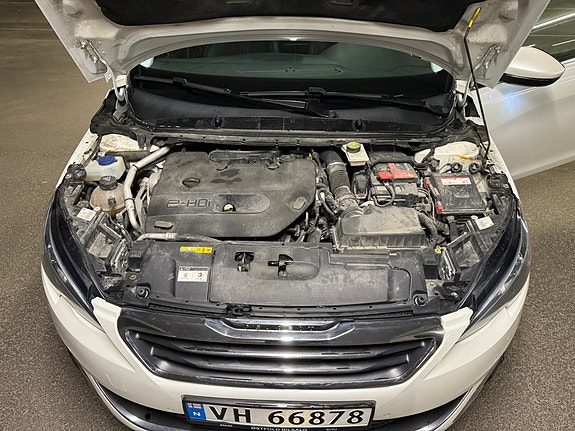 Peugeot 308 SW 15 of 18