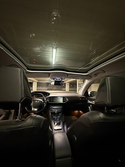 Peugeot 308 SW 13 of 18