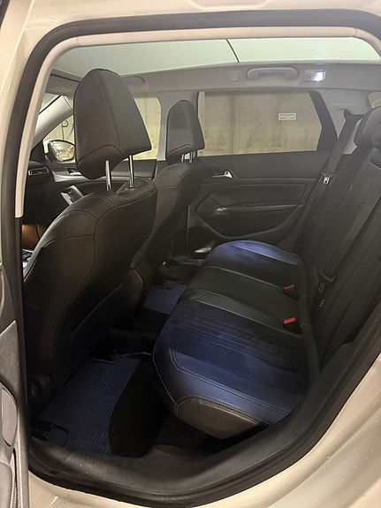 Peugeot 308 SW 12 of 18