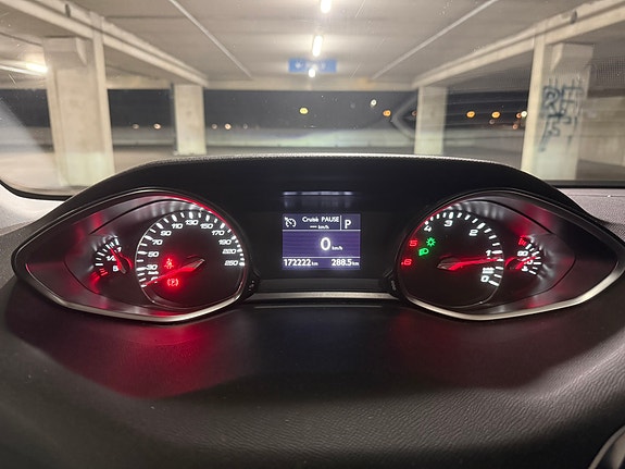 Peugeot 308 SW 11 of 18