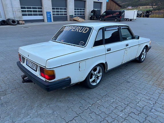 Volvo 240 7 of 30
