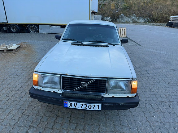 Volvo 240 3 of 30