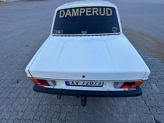 Volvo 240 11 of 30
