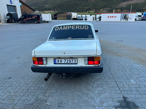 Volvo 240 9 of 30