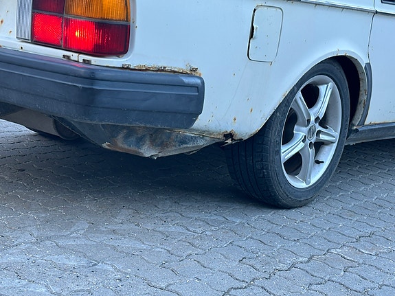 Volvo 240 8 of 30