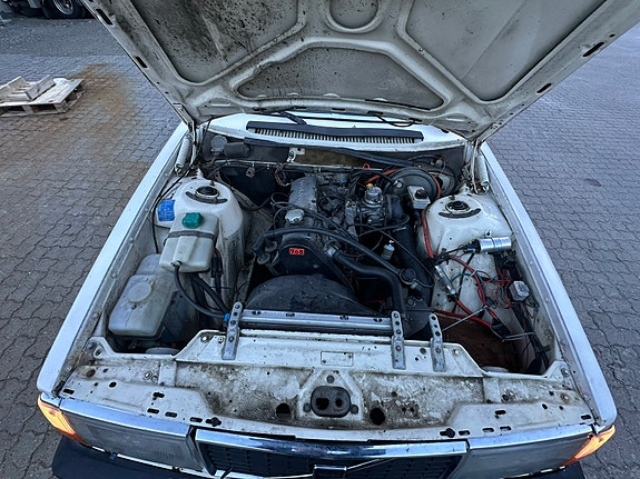 Volvo 240 17 of 30
