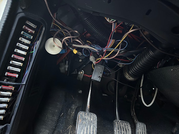 Volvo 240 25 of 30
