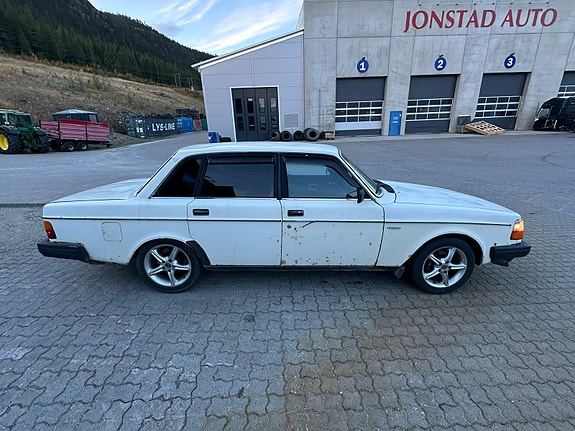 Volvo 240 5 of 30