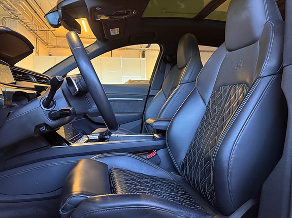 Audi e-tron Sportback 13 of 30