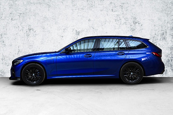 BMW 330e 10 of 26