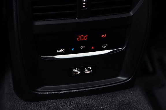 BMW 330e 14 of 26