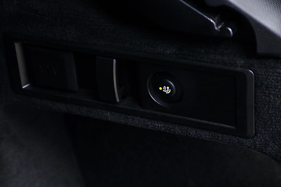 BMW 330e 8 of 26