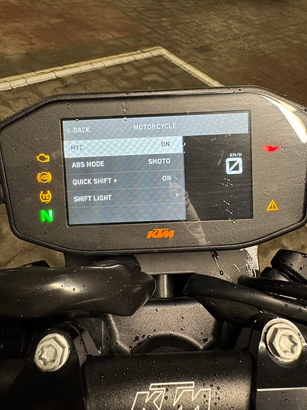 KTM 890 Duke R 24 of 30