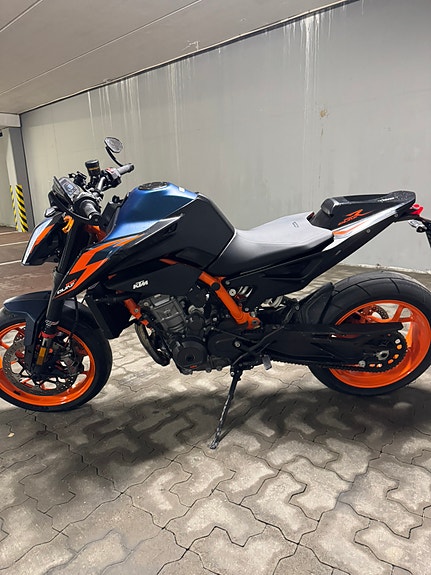 KTM 890 Duke R 3 of 30