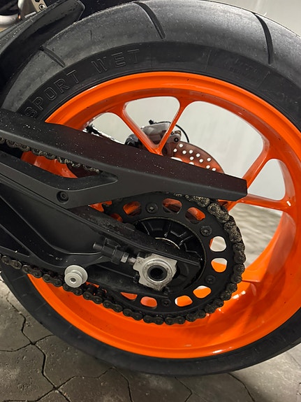 KTM 890 Duke R 18 of 30