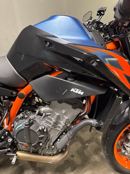 KTM 890 Duke R 29 of 30