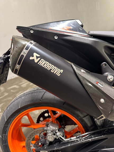 KTM 890 Duke R 11 of 30
