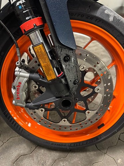 KTM 890 Duke R 10 of 30