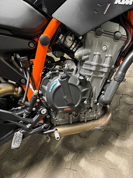 KTM 890 Duke R 14 of 30
