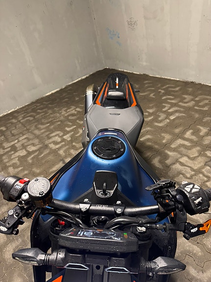 KTM 890 Duke R 4 of 30