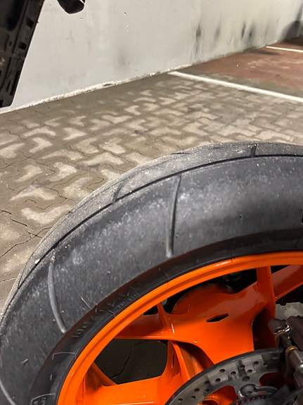 KTM 890 Duke R 15 of 30
