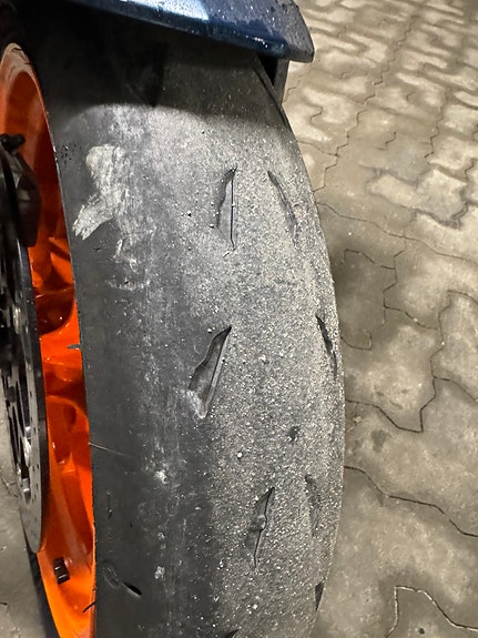KTM 890 Duke R 8 of 30