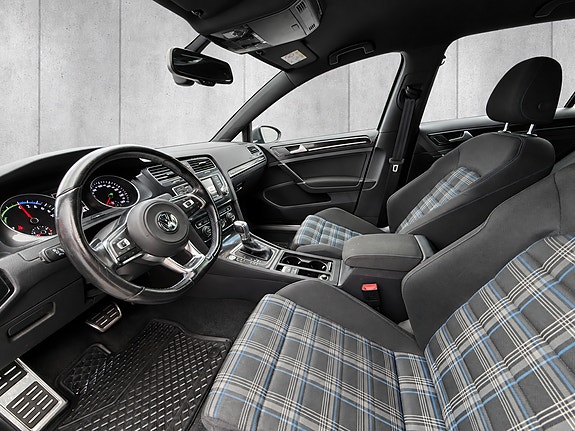 Volkswagen Golf VII 14 of 30
