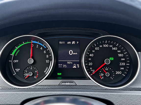 Volkswagen Golf VII 27 of 30