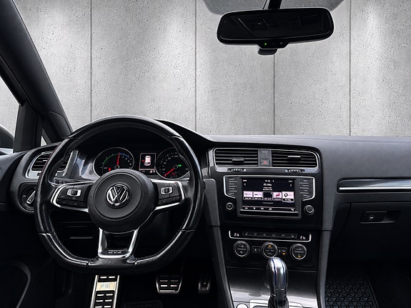 Volkswagen Golf VII 10 of 30